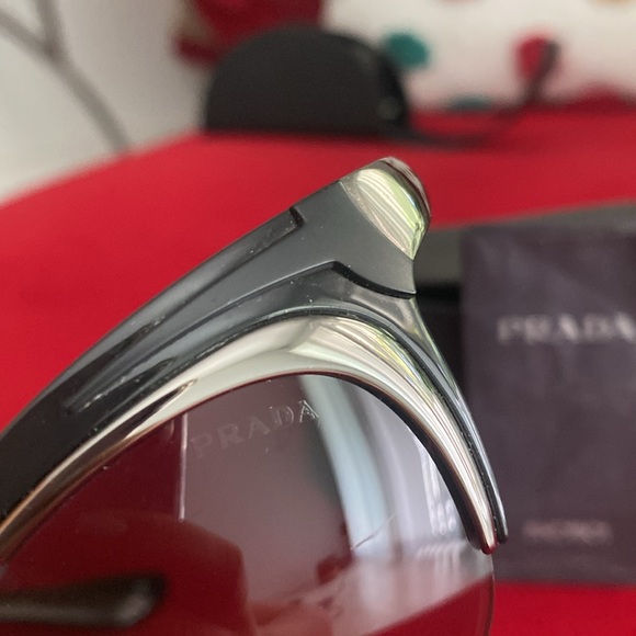 PRADA AUTHENTIC SUNGLASSES 🕶️ - Picture 5 of 5